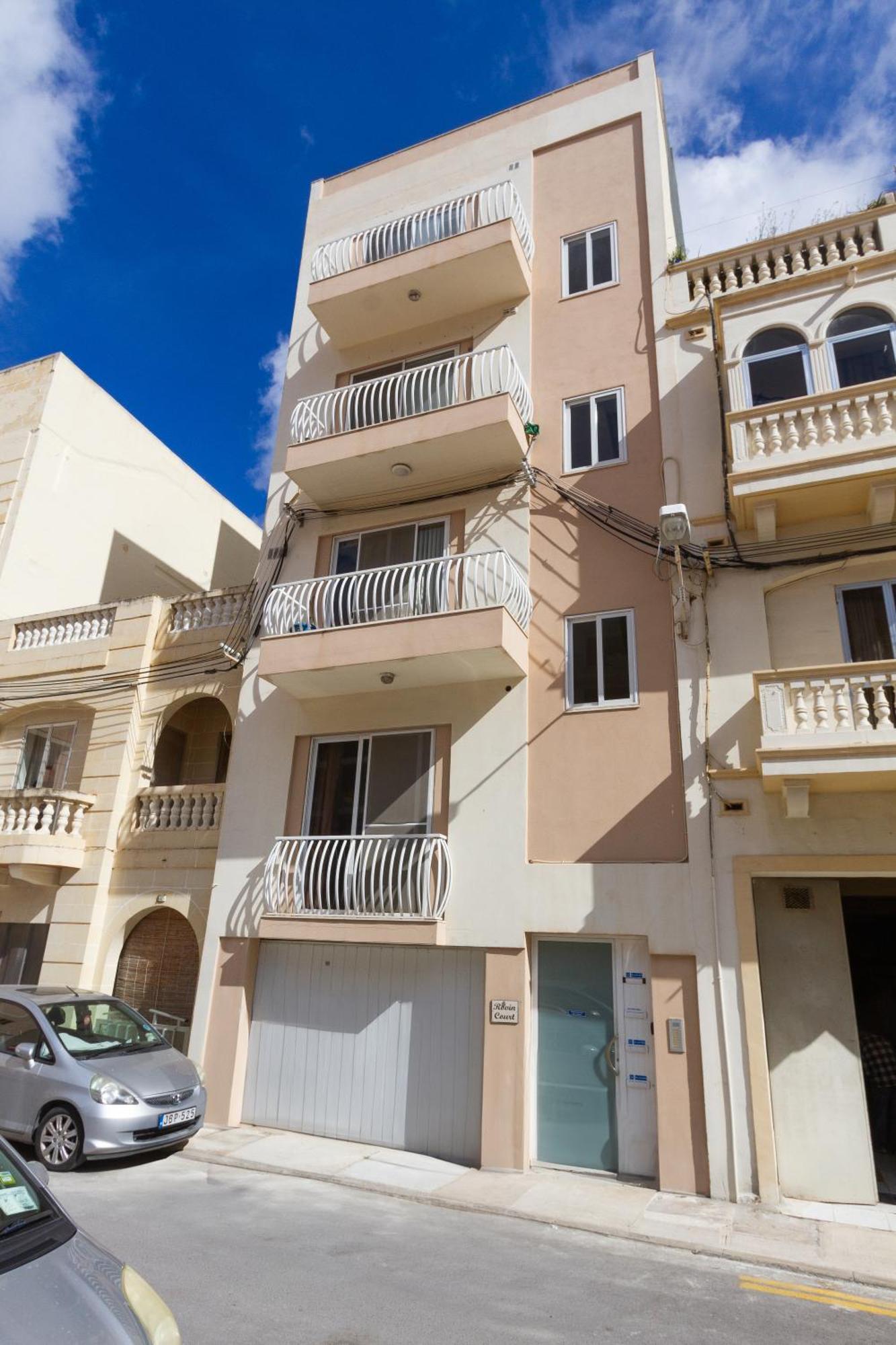 Modern & Central 2 Bedroom & 2 Bathrooms Apartment Msida Bagian luar foto