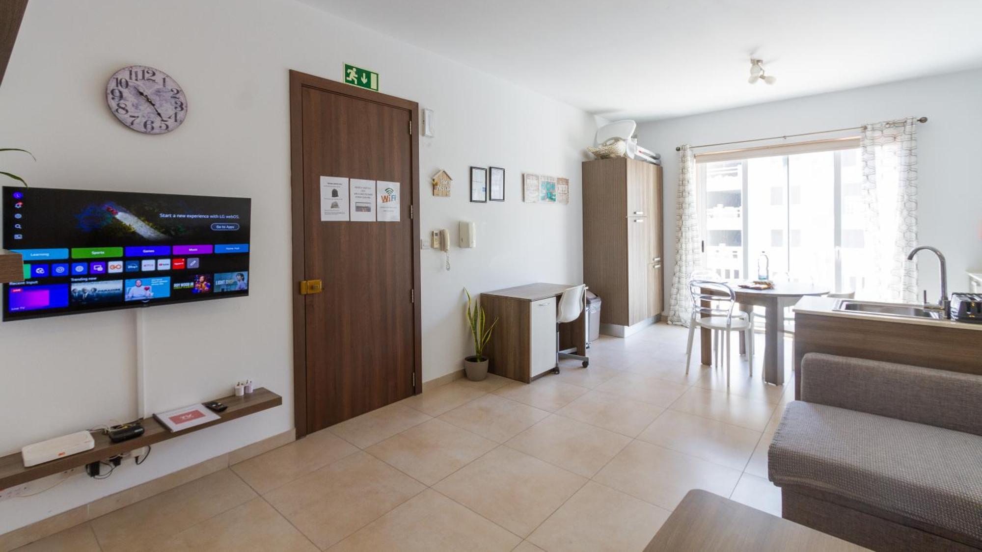 Modern & Central 2 Bedroom & 2 Bathrooms Apartment Msida Bagian luar foto