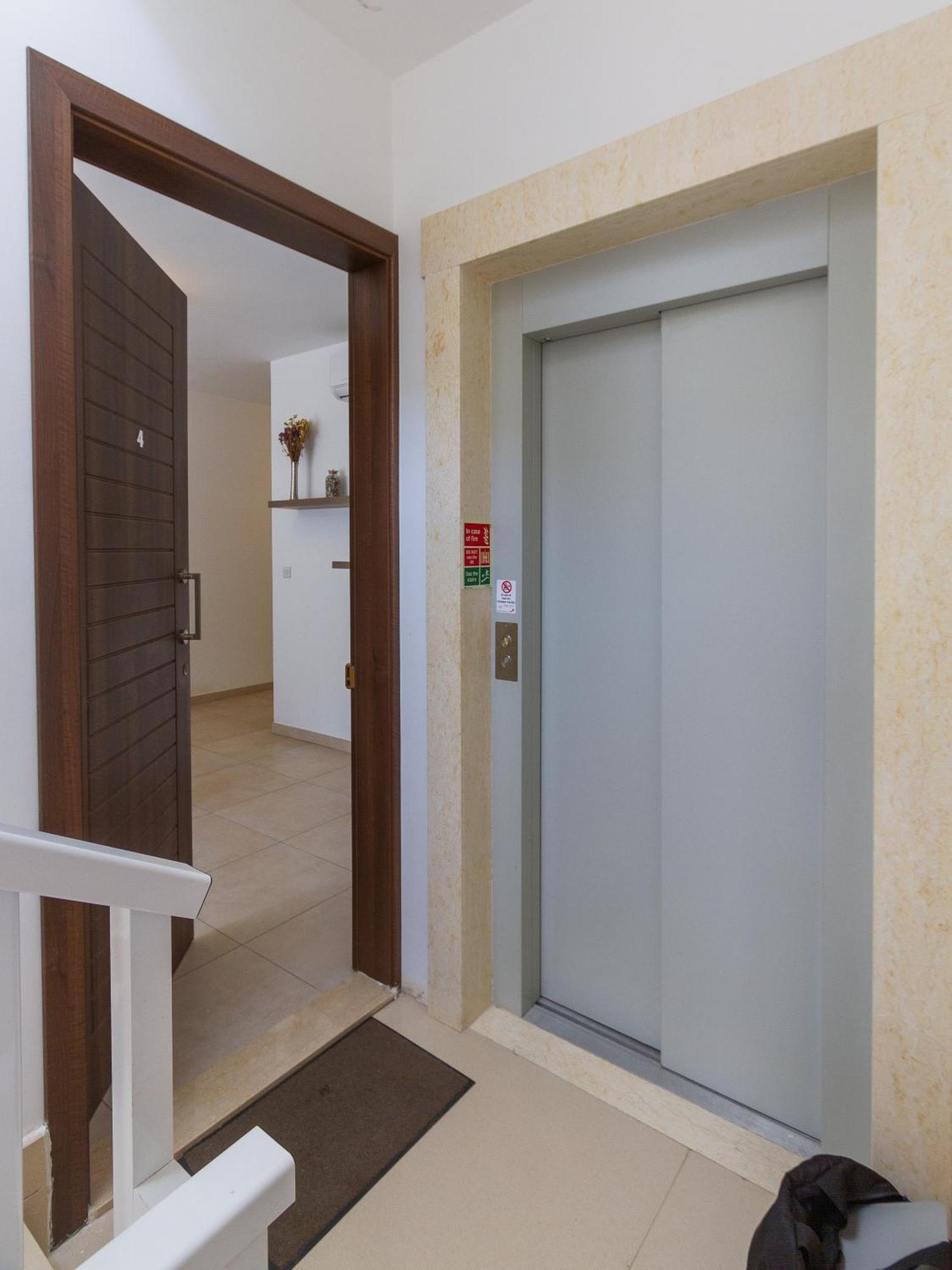 Modern & Central 2 Bedroom & 2 Bathrooms Apartment Msida Bagian luar foto