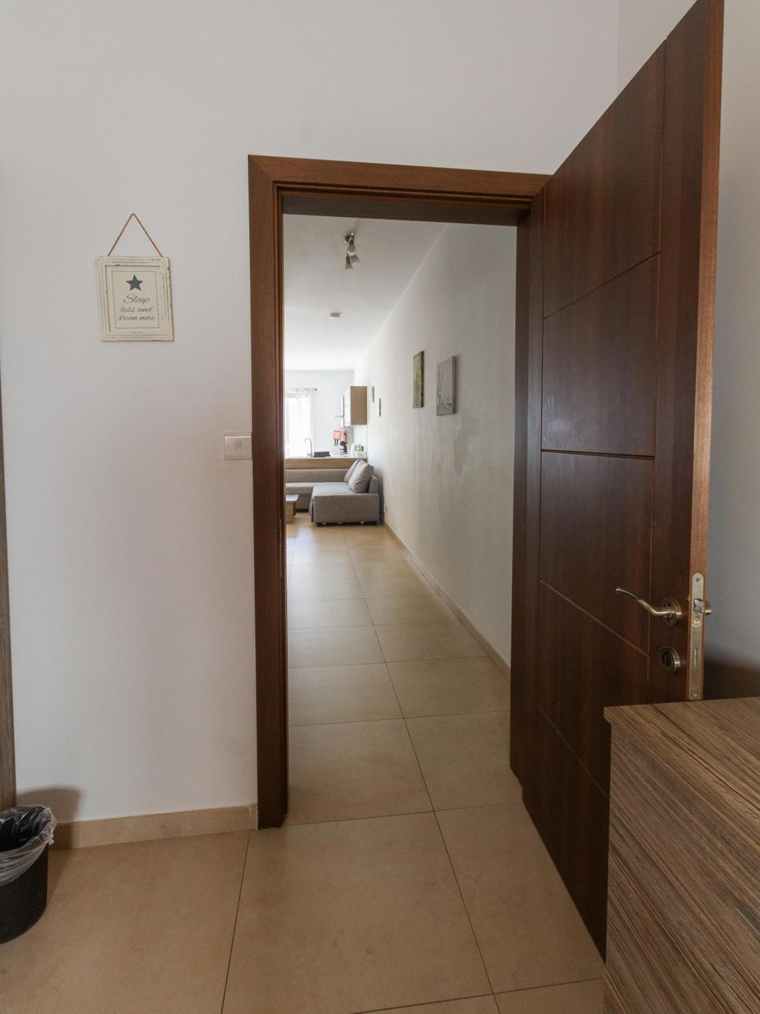 Modern & Central 2 Bedroom & 2 Bathrooms Apartment Msida Bagian luar foto