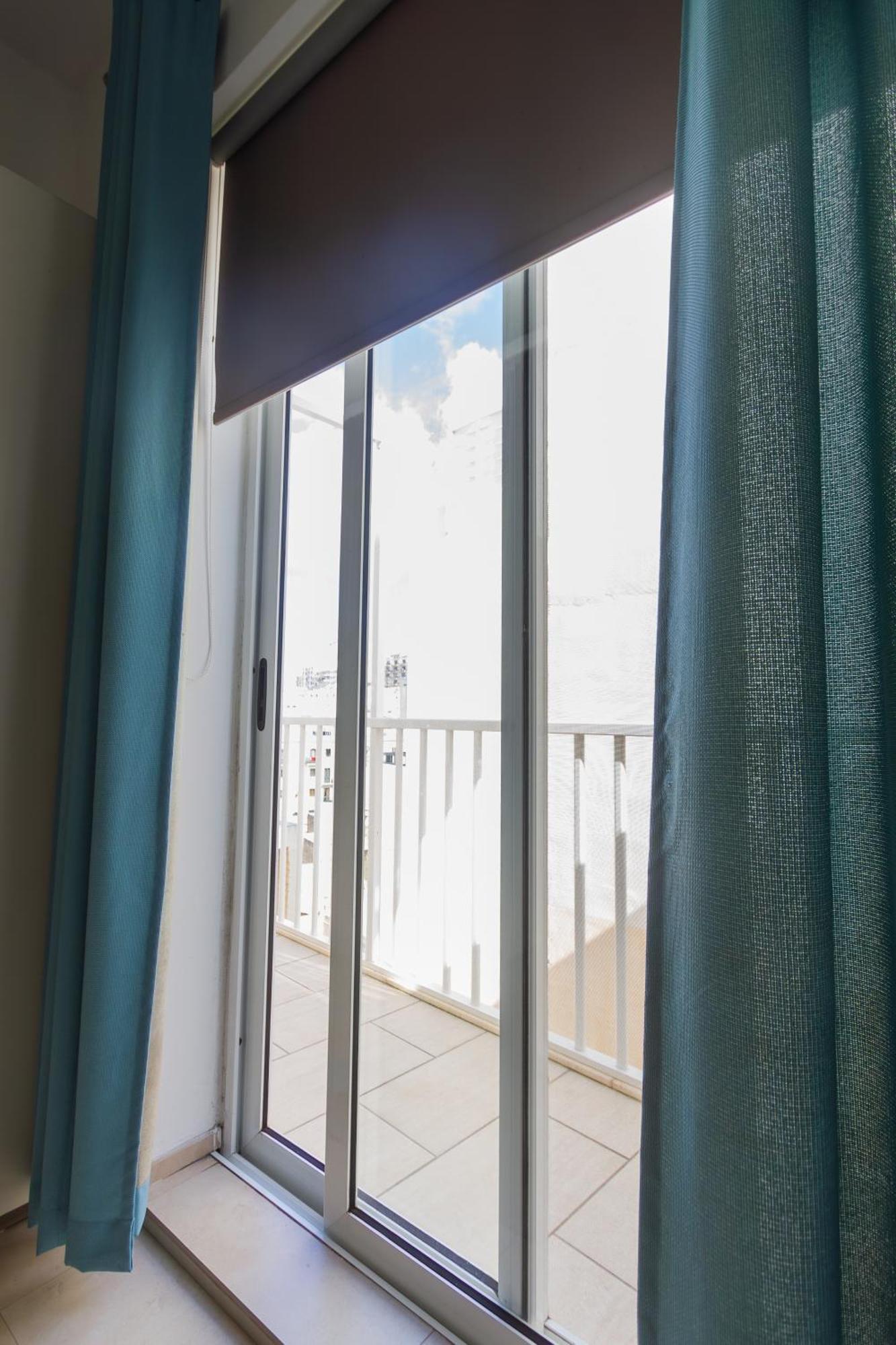 Modern & Central 2 Bedroom & 2 Bathrooms Apartment Msida Bagian luar foto